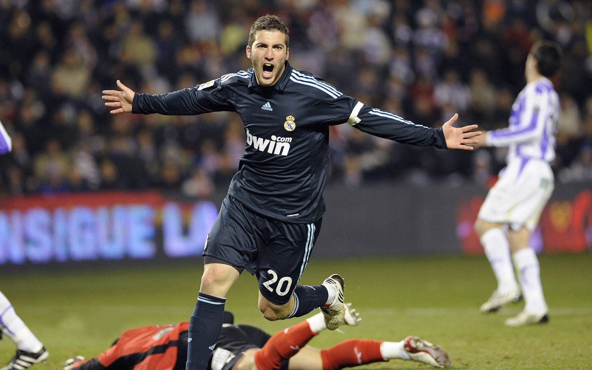 史上最激烈的冠军争夺战，史上最激烈的冠军争夺战是什么