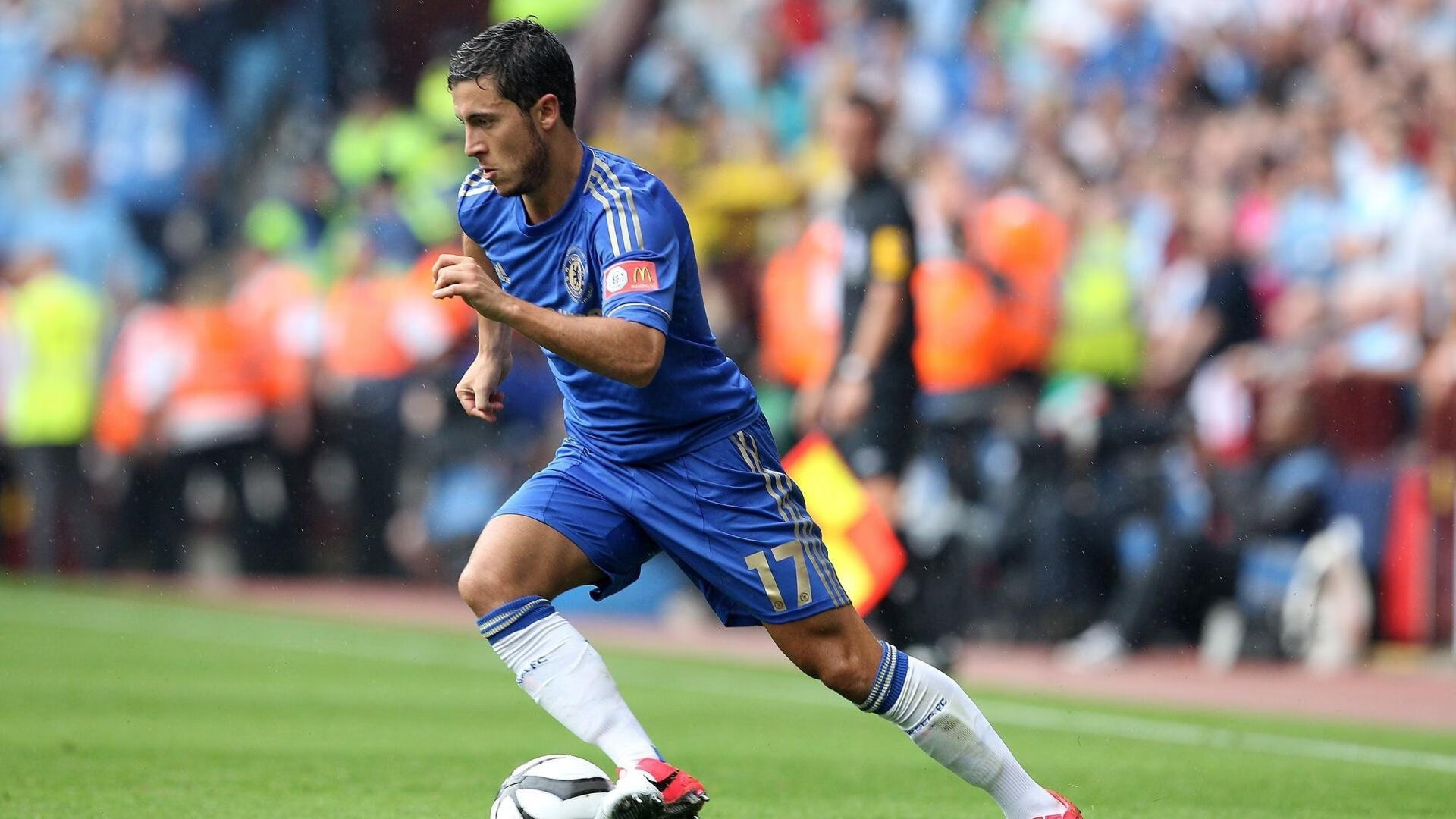 挑战的勇气：球队在关键比赛中展现出坚韧不拔的斗志，挑战的勇气作文