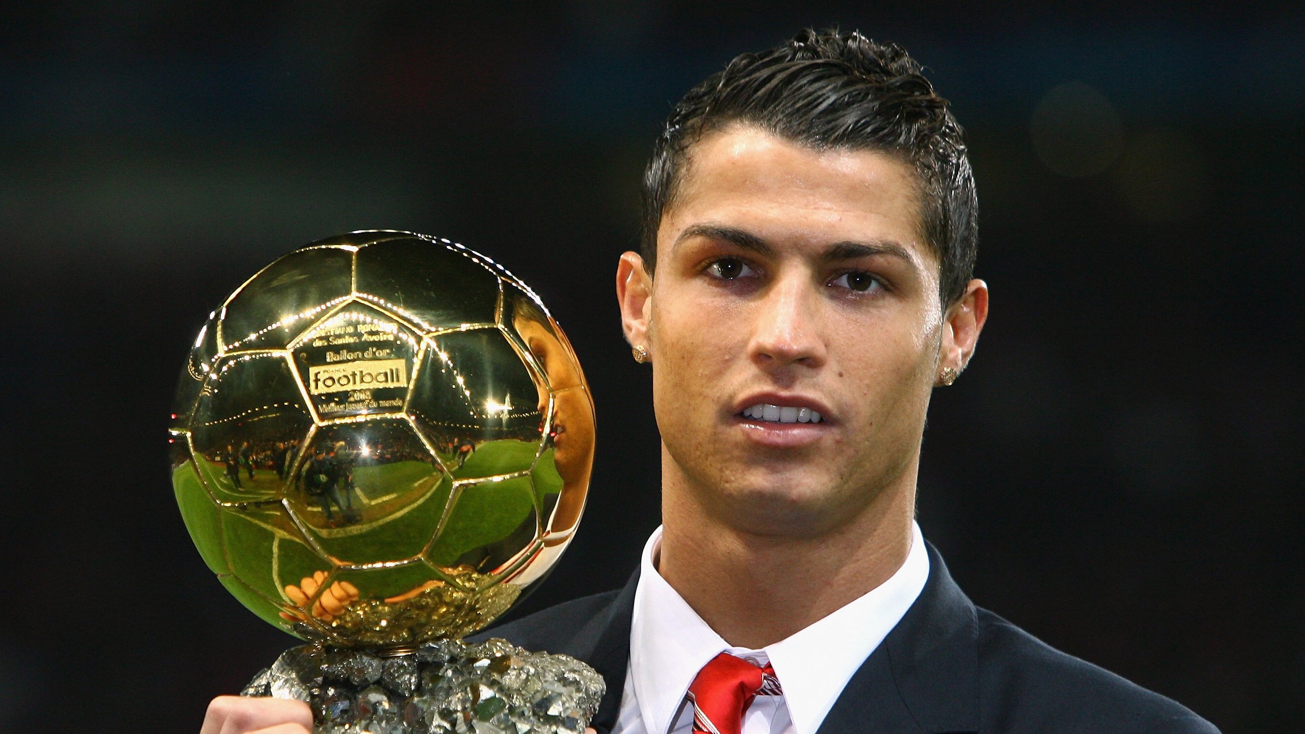 足球培训旋风席卷，青少年足球热情高涨，青少年足球训练营简介